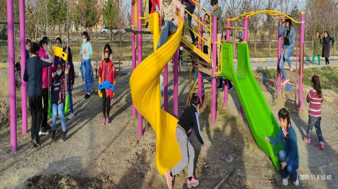 Okulumuzun çocuk parkı yenilendi 